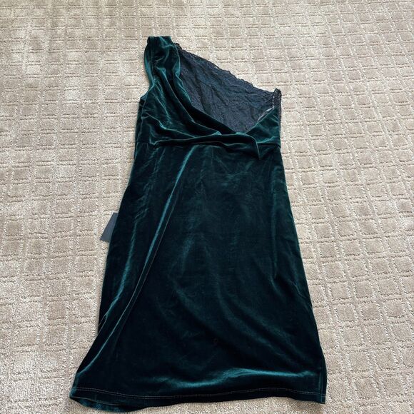 Lulus All The Luxe Velvet Dress L Emerald Green Lace One Shoulder Mini Fairy NWT - Picture 7 of 9